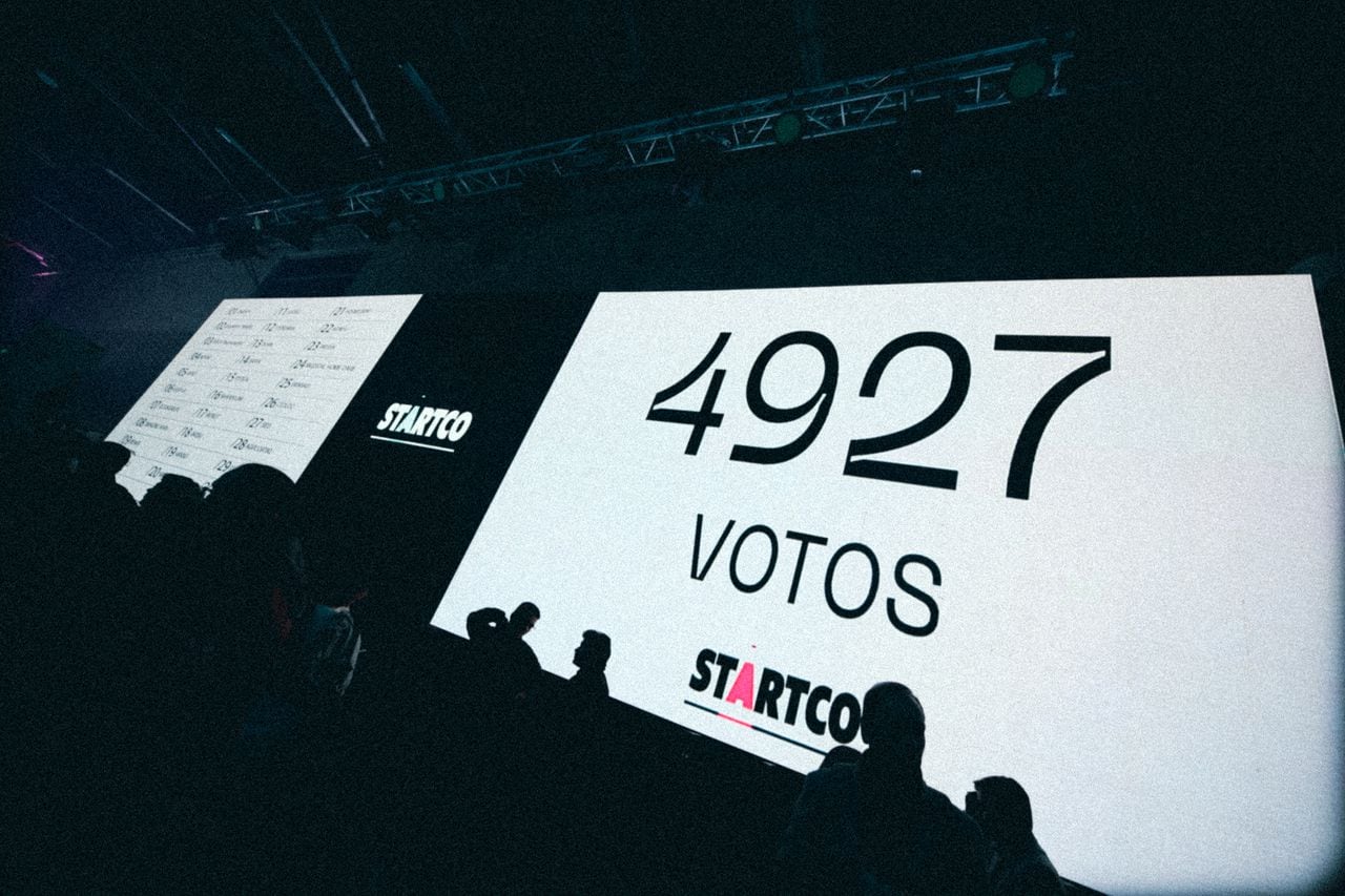 En StartCo la dinámica gira en torno a más de 300 subastas en vivo en las que participan las startups más votadas por los asistentes.