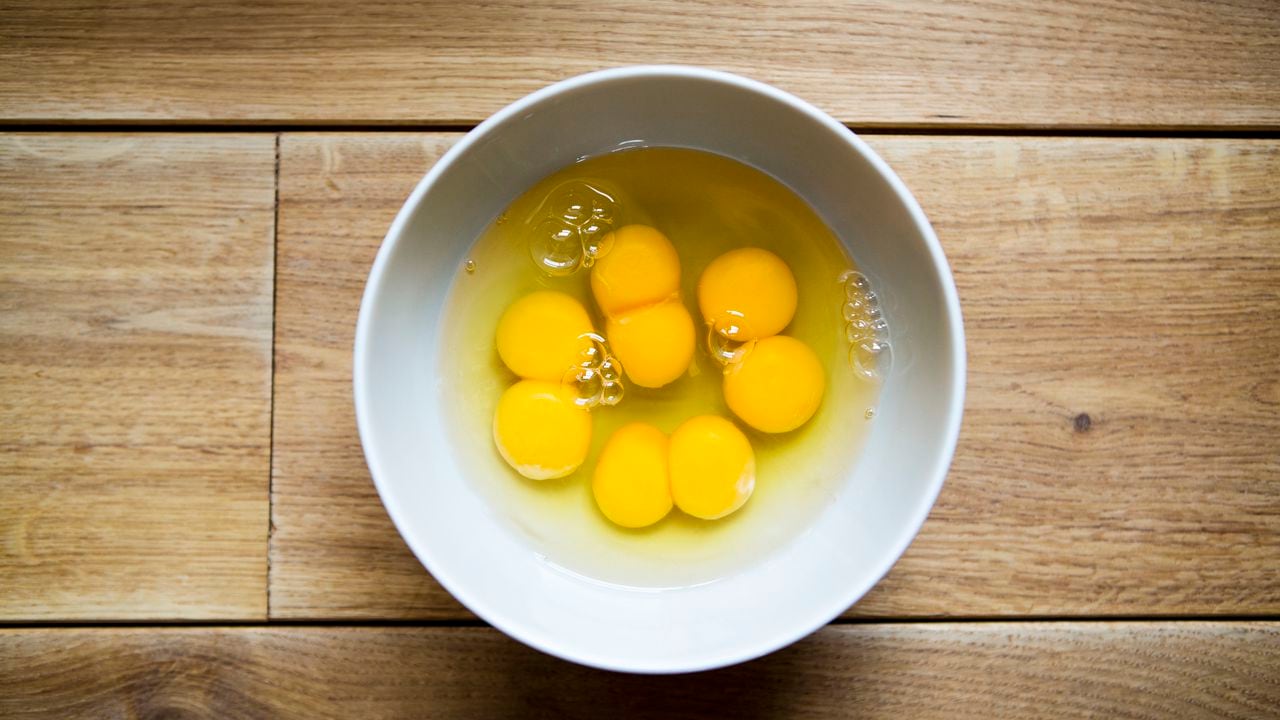 Los huevos tienen muchas vitaminas.