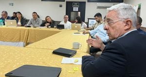 El expresidente Álvaro Uribe y su reunión este viernes en Antioquia.