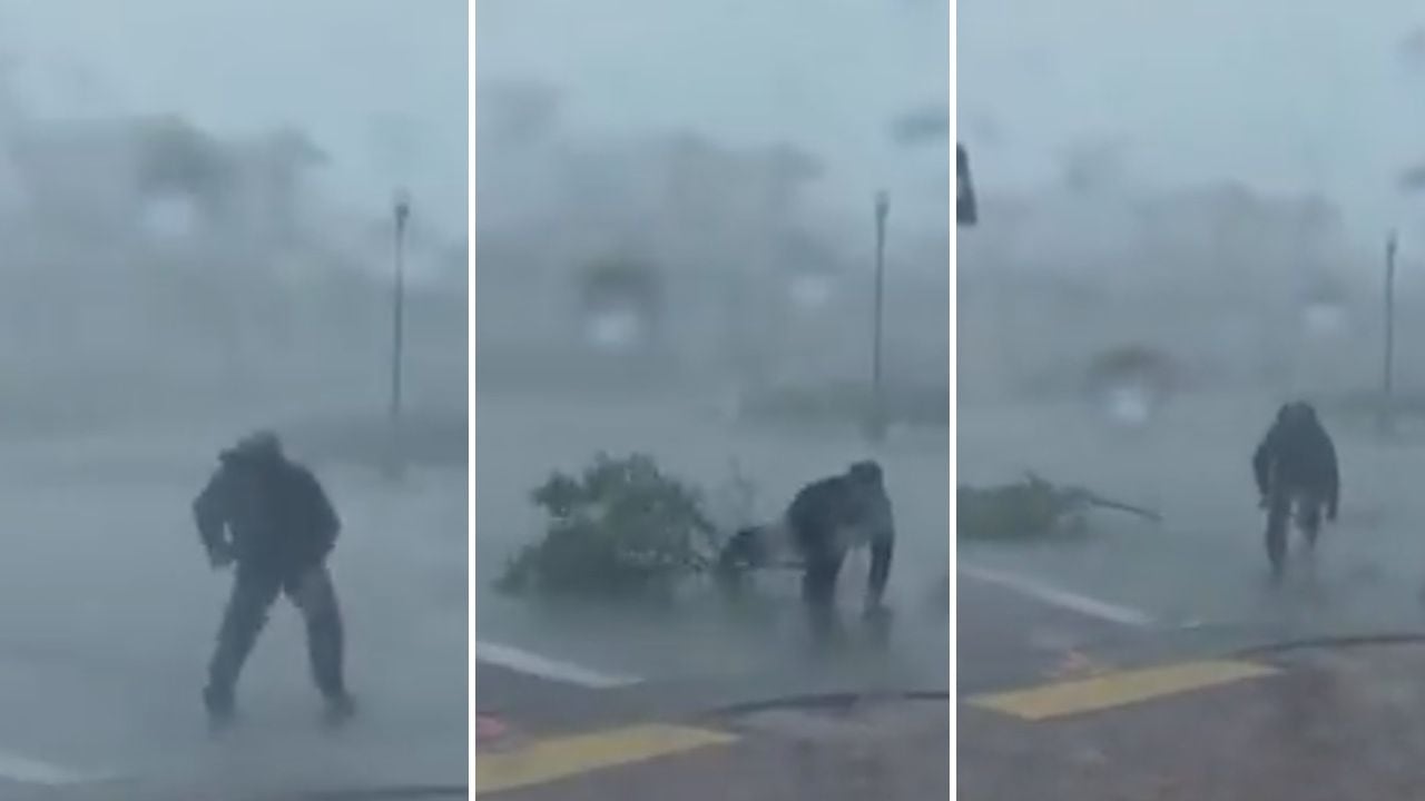 El periodista del Weather Channel, por poco es golpeado por una rama de un árbol que se desprendió por cuenta de los fuertes vientos causados por el huracán Ian
