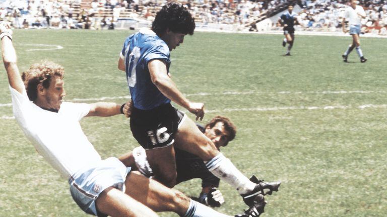 Diego Maradona, jugador de la Selección de Argentina, durante el partido contra Inglaterra en el Mundial de México 1986.