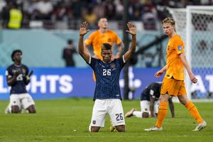 Kevin Rodríguez de Ecuador reacciona al final del partido del grupo A de la Copa Mundial de fútbol entre Holanda y Ecuador, en el Estadio Internacional Khalifa en Doha, Qatar, el viernes 25 de noviembre de 2022. 