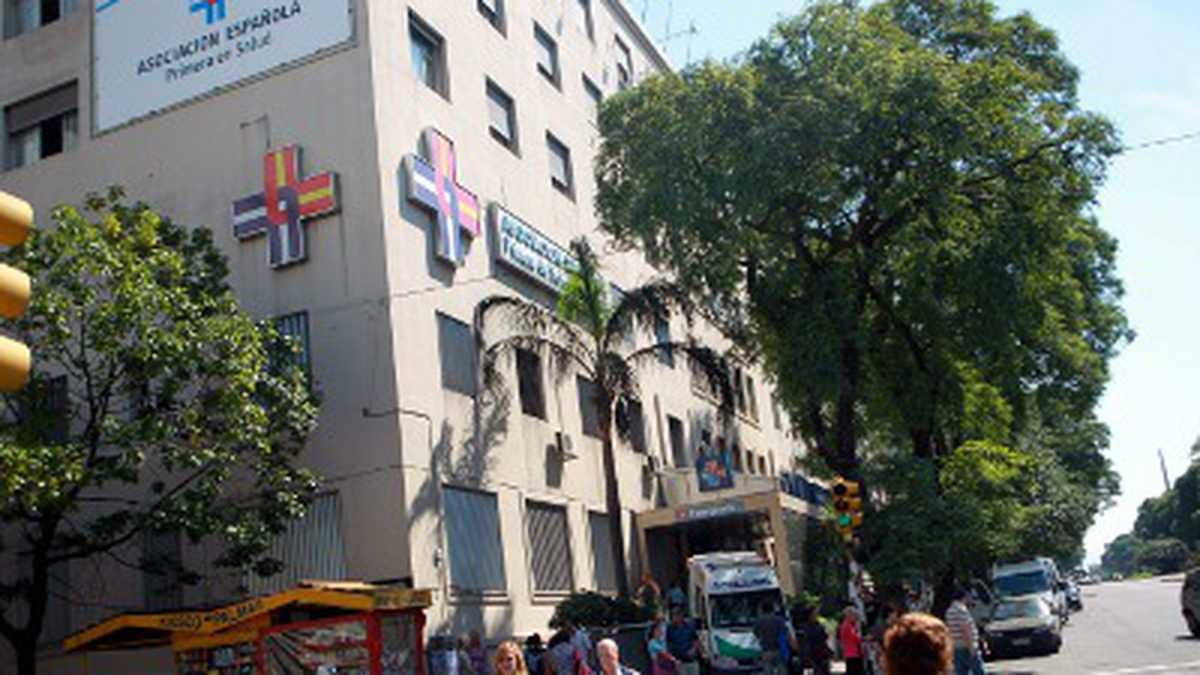 Dos enfermeros fueron procesados por el asesinato de al menos 16 pacientes en dos hospitales de la capital uruguaya.