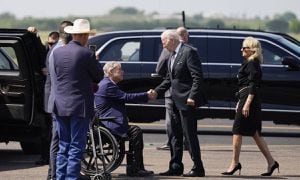Joe Biden viajó este domingo, en compañía de la primera dama a Uvalde, Texas