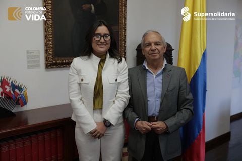 María José Navarro - Superintendente de Economía Solidaria y el ministro de Hacienda Ricardo Bonilla.