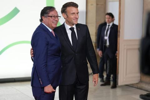 El presidente Gustavo Petro y el presidente francés  Emmanuel Macron
