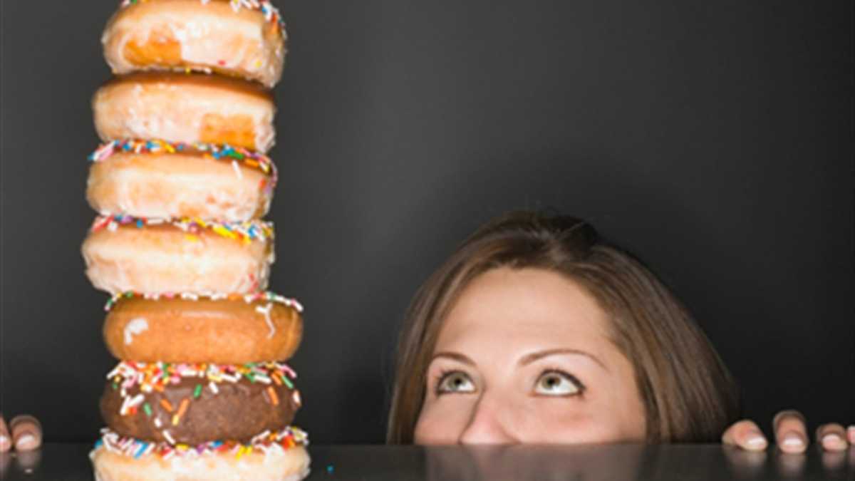 Dejar de comer carbohidratos o eliminar la grasa son errores comunes y garrafales cuando iniciamos una dieta. (Foto: Thinkstock) 