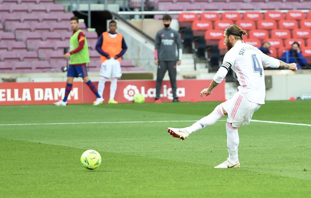 El defensa Sergio Ramos anotó de penalti en el minuto 63 del partido, dando la ventaja al Madrid por 2-1.