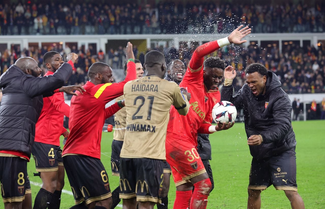 Soccer Football - Ligue 1 - RC Lens v Paris St Germain - Stade Bollaert-Delelis, Lens, France - January 1, 2023 RC Lens' Brice Samba celebrates after the match with teammates REUTERS/Pascal Rossignol
