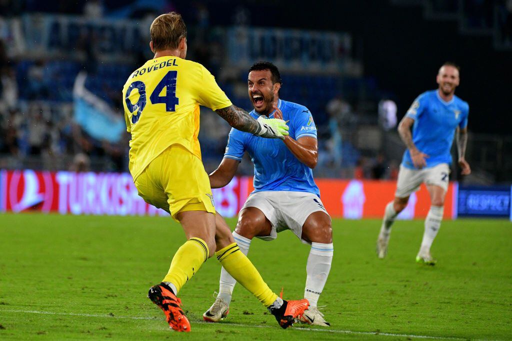 Arquero de la Lazio marcó gol en Champions League