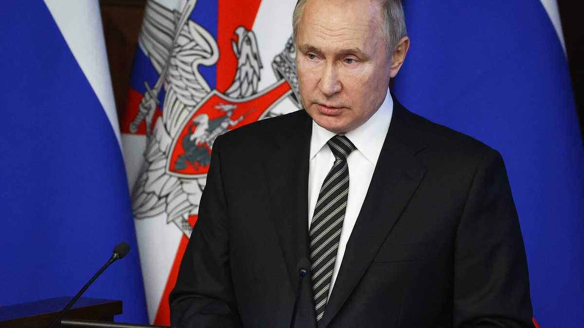 El presidente ruso, Vladimir Putin, se dirige a la audiencia en la reunión anual de la junta del Ministerio de Defensa en Moscú el 21 de diciembre de 2021.