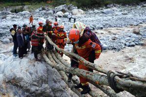 This photo taken on September 5, 2022 shows rescue workers evacuating residents after a 6.6-magnitude earthquake in Luding county, Ganzi, in China's southwestern Sichuan province. (Photo by CNS / AFP) / China OUT