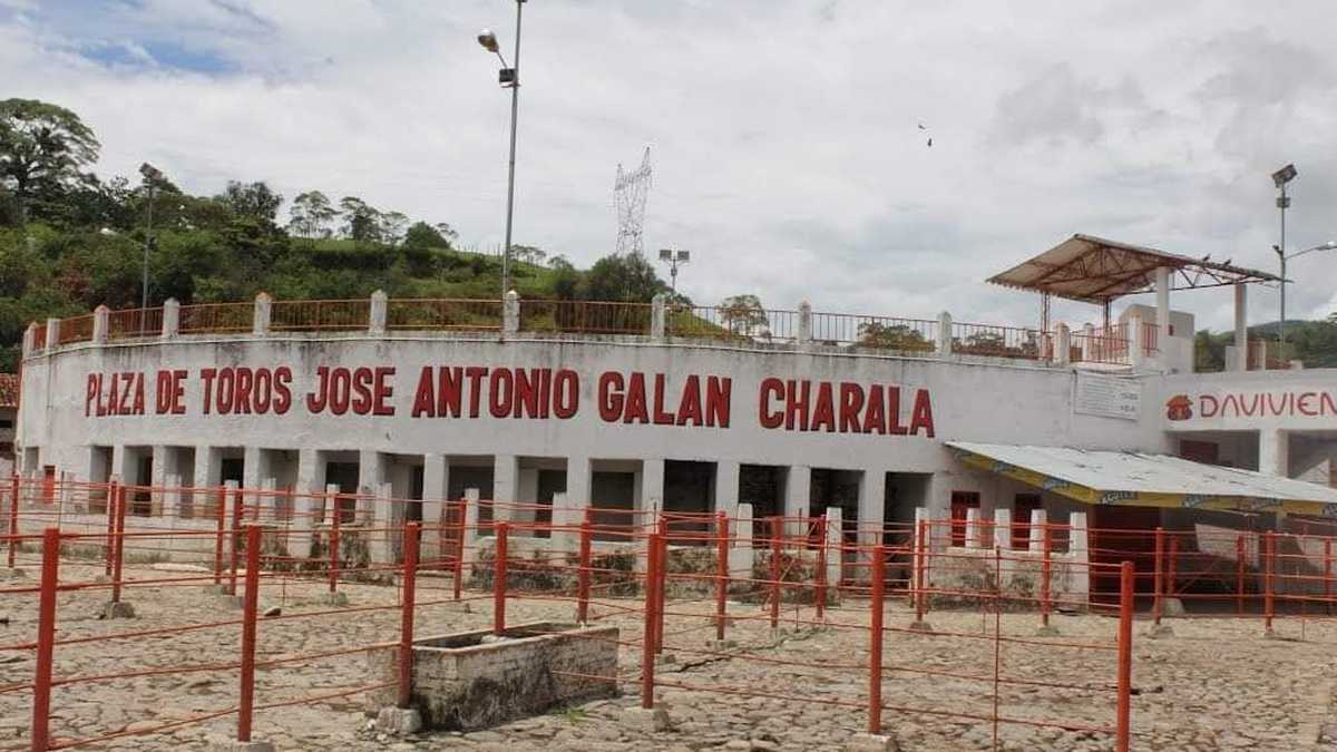 "Nuestra plaza es en concreto y no habrá riesgos”, aseguró el alcalde de Charalá.