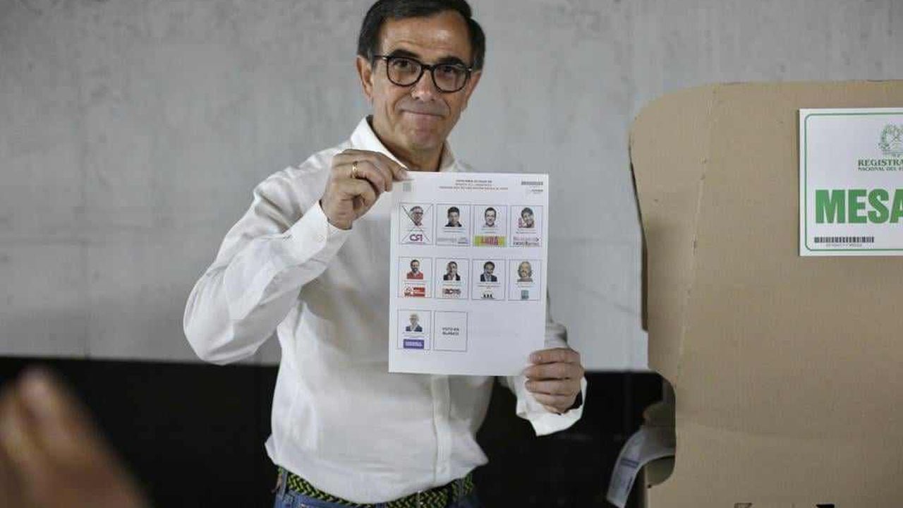 Jorge Luis Vargas votando por primera vez en la vida