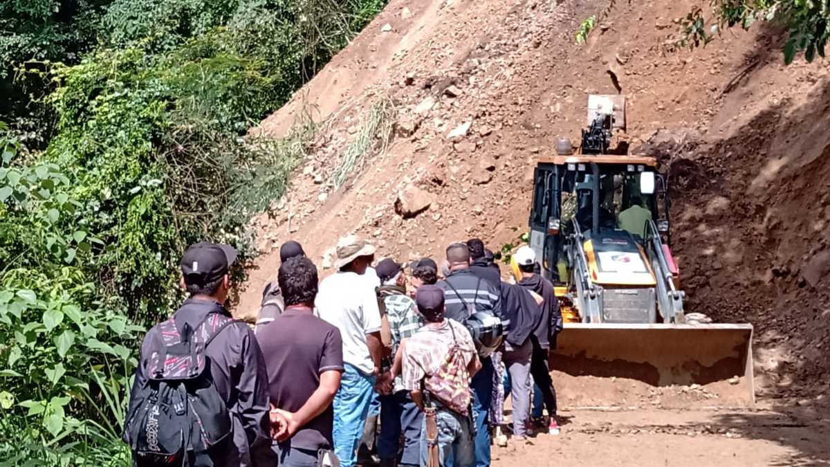 Derrumbe en la vía de acceso principal a Ebéjico, Antioquia