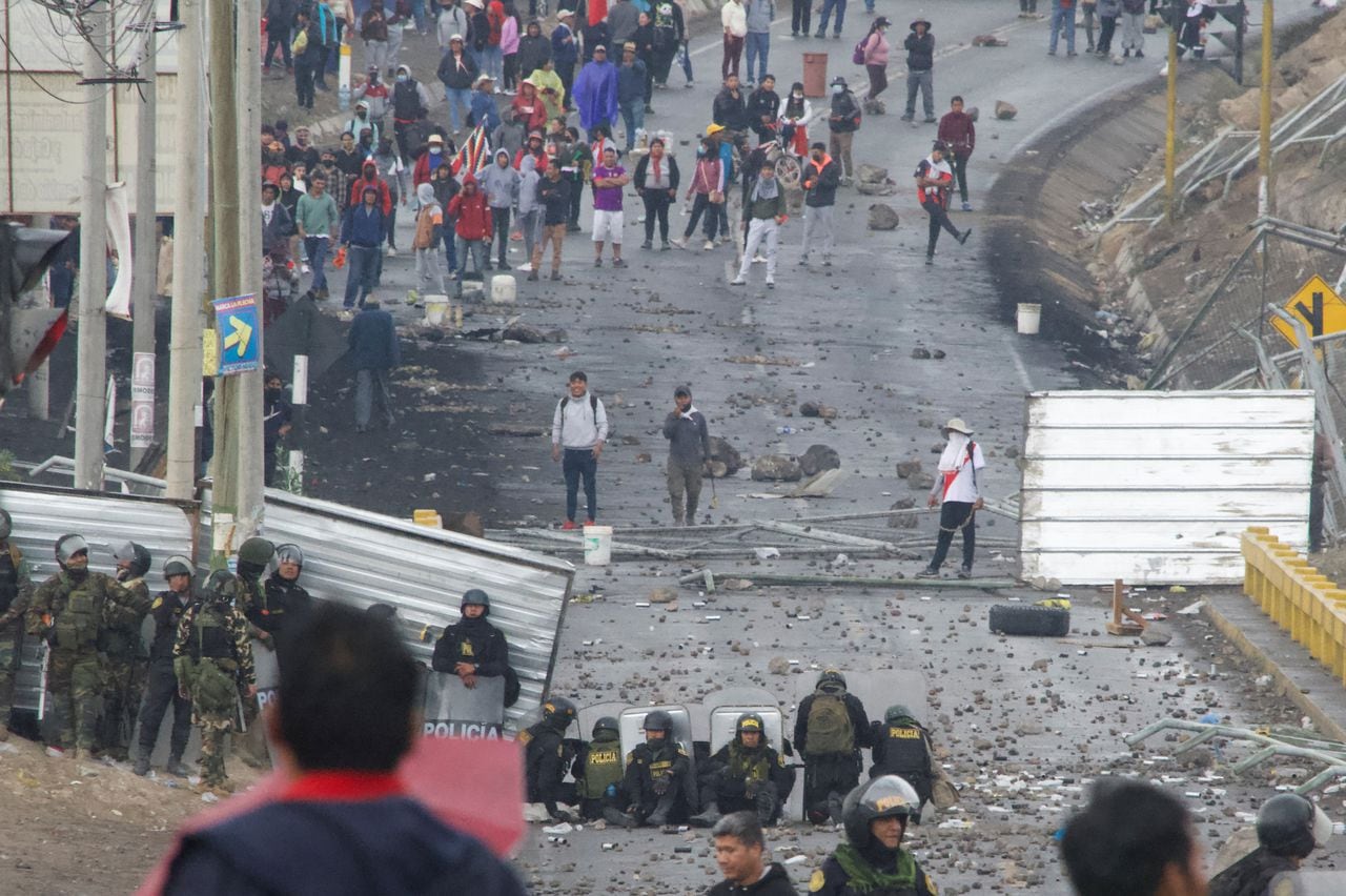 Fuertes protestas en Perú pidiendo la salida de la presidenta Dina Boluarte. Foto: Reuters.