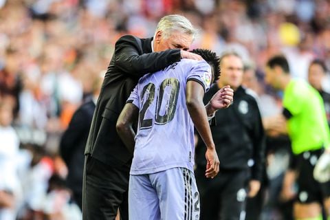 Carlo Ancelotti y Vinicius Junior en medio de la polémica en Mestalla.