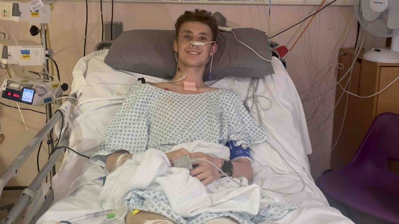 Joven británico fue ingresado en un hospital de Inglaterra el 7 de diciembre de 2022, inicialmente, por molestias asociadas a una gripa.