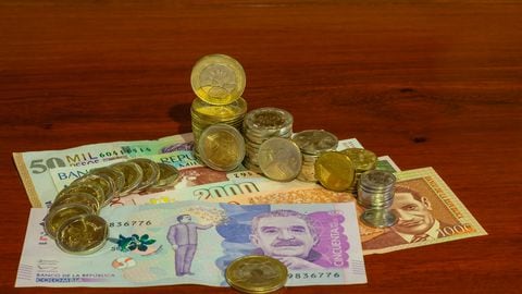 Billetes y monedas de Colombia.
