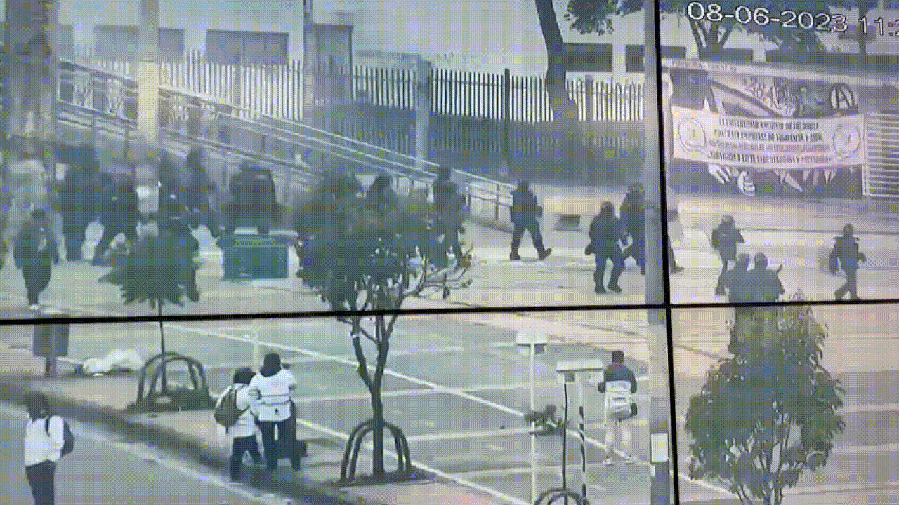 Momento de la explosión contra un policía en la Universidad Nacional.