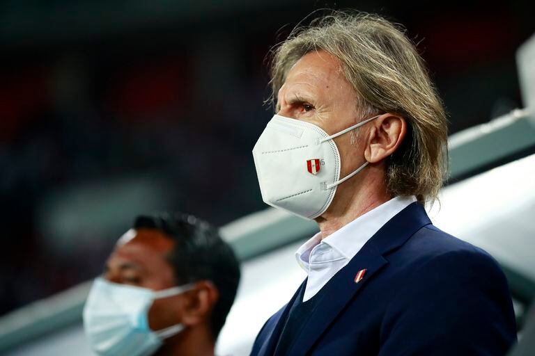 LIMA, PERU - OCTOBER 07: Ricardo Gareca coach of Peru looks on during a match between Peru and Chile as part of South American Qualifiers for Qatar 2022 at Estadio Nacional on October 07, 2021 in Lima, Peru. (Photo by Daniel Apuy/Getty Images)