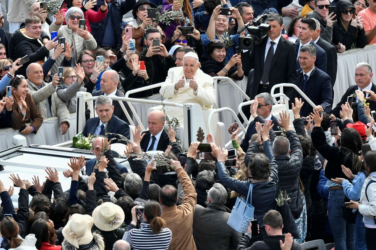 El estado de salud del Pontífice argentino, de 86 años, empezó a suscitar preocupación después de la audiencia general del pasado miércoles, cuando fue trasladado en ambulancia hasta el hospital Gemelli de Roma por dificultades respiratorias.
