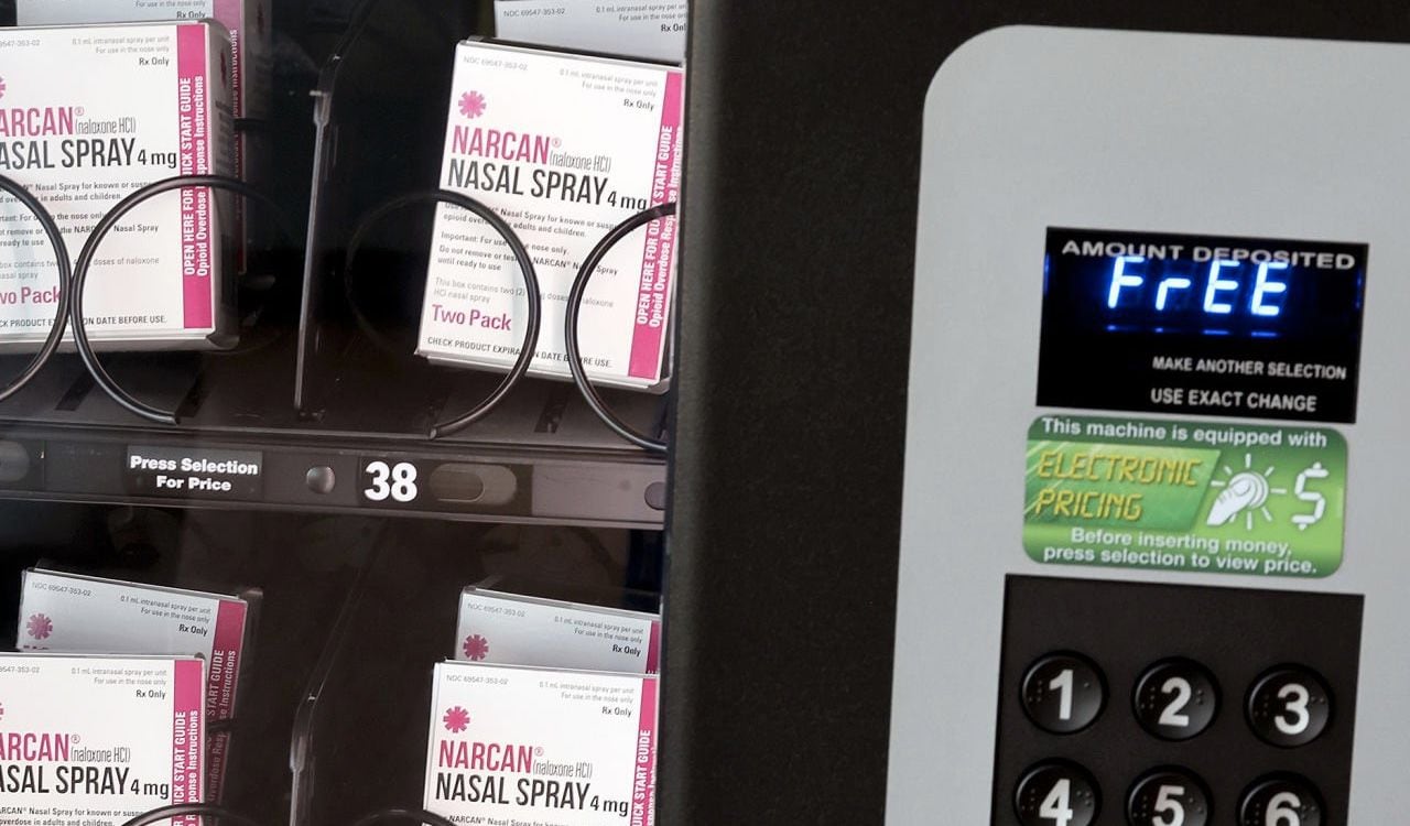 Buscan que el Narcan sea distribuido hasta en máquinas expendedoras y de manera gratuita