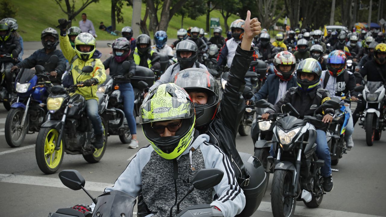 Manifestación de motociclistas en contra de la prohibición del parrillero en moto
Bogota abril 4 del 2022
Foto Guillermo Torres Reina / Semana