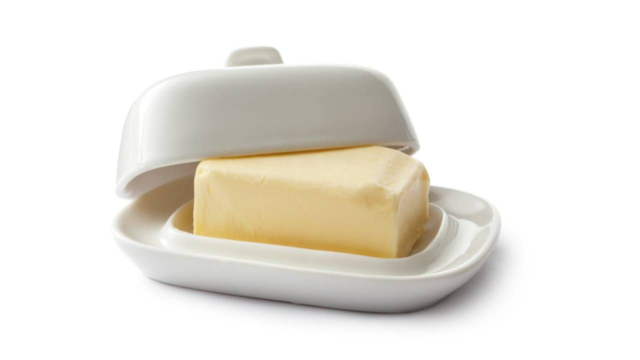 La mantequilla es un alimento que aporta muchas calorías, por esta razón expertos recomiendan un consumo moderado. Foto: Getty images.