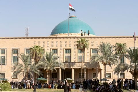 En imágenes : Leales a Sadr asaltan palacio de gobierno iraquí
