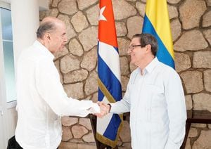 Álvaro Leyva (canciller colombiano) y Bruno Rodríguez (canciller cubano). La Habana (Cuba) 11/08/2022.