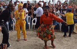 Francia Márquez mostró sus dotes y bailó “sabroso” a Piedad Córdoba en Medellín