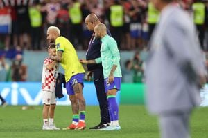 Neymar y su gesto con un niño tras el duelo con Croacia.