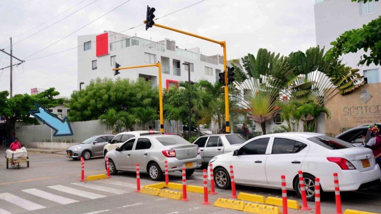 El semáforo fue instalado en la entrada de un conjunto residencial.