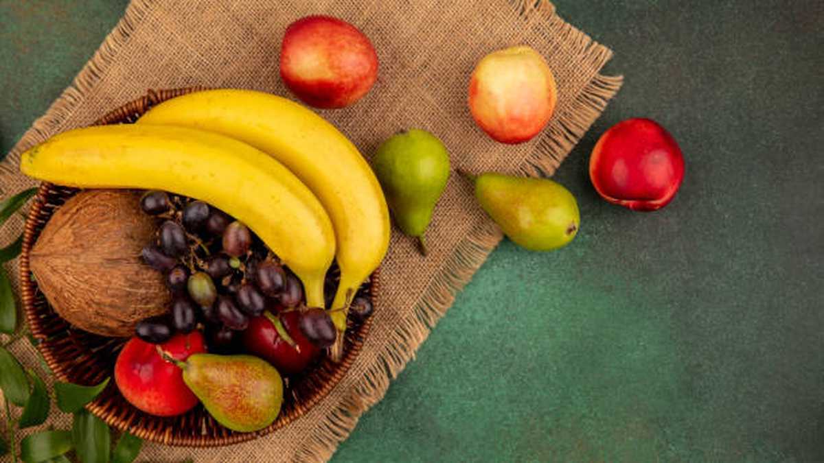 El melocotón, el kiwi, el plátano y la manzana son las frutas más alergias producen.