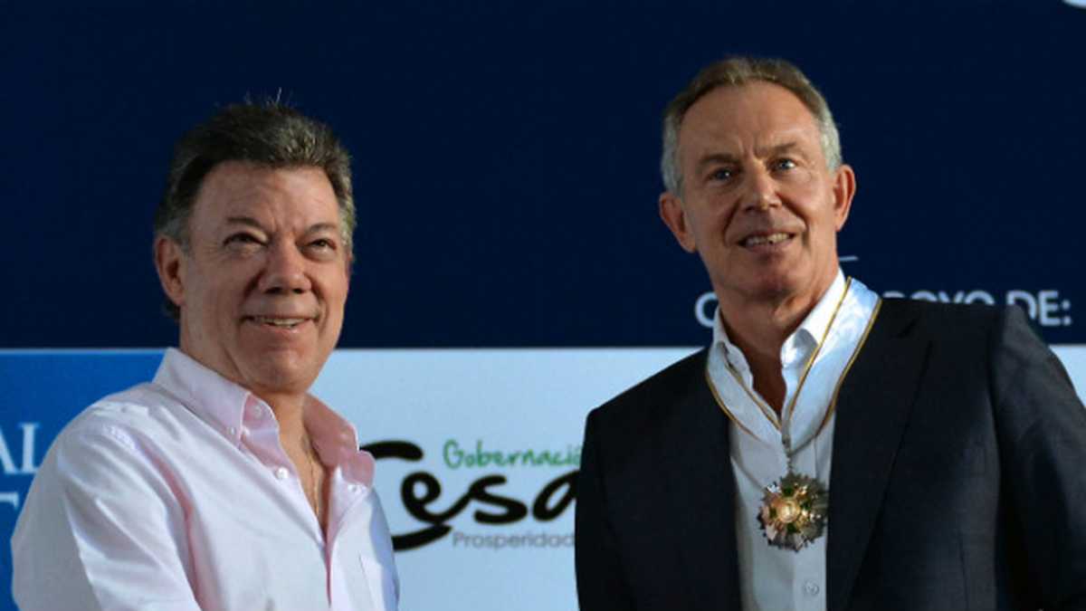 Juan Manuel Santos y Tony Blair 