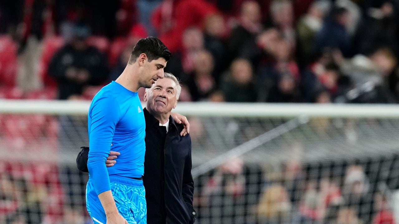 Carlo Ancelotti head coach of Real Madrid and Thibaut Courtois goalkeeper of Real Madrid and Belgium after the LaLiga Santander match between Athletic Club and Real Madrid CF at San Mames Stadium on January 22, 2023 in Bilbao, Spain. (Photo by Jose Breton/Pics Action/NurPhoto via Getty Images)