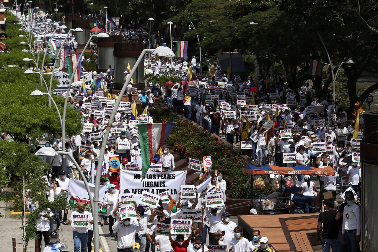 "Marcha del Silencio" antes de la huelga nacional de mañana el 25 de mayo de 2021 en Cali, Colombia. Cali