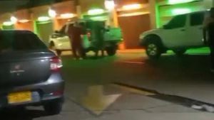 Bebé murió en parqueadero de motel.