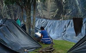 Indígenas  Embera se  tomaron y armaron  cambuches  en el Parque Nacional de Bogotá, reclaman ayudas económicas.