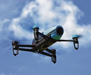 Esta dron tiene una distancia máxima de vuelo de 7 kilómetros.