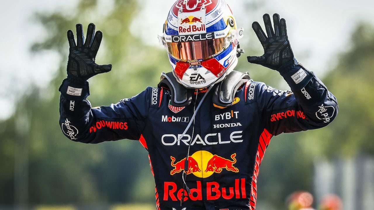 Max Verstappen celebra sus diez victorias consecutivas al ganar en Italia.