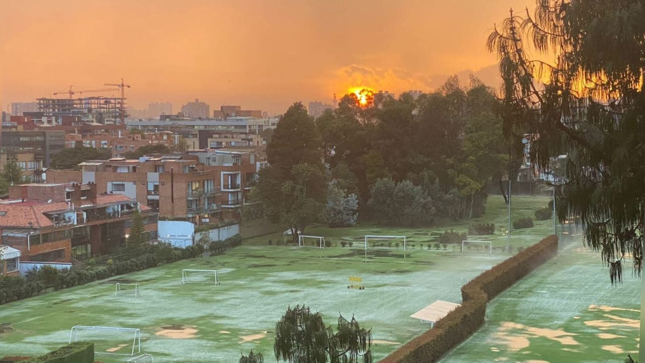 Atardecer lluvioso en Bogota. Semana