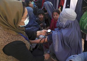 ¡Sin temor a nada! mujeres en Afganistán marchan en contra de los talibanes
