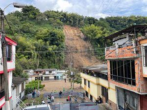 Sube a 16 el número de muertos por deslizamiento de tierra en Pereira