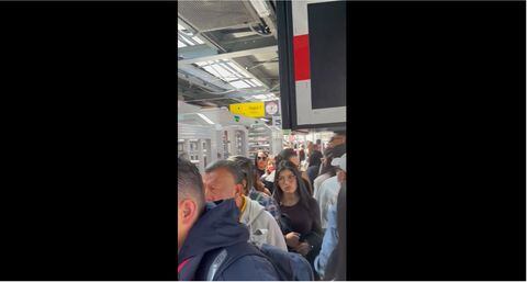 En un esfuerzo por combatir la evasión de pasajes en el sistema de transporte público de Bogotá, se han introducido nuevos torniquetes de piso a techo en los autobuses del SITP.