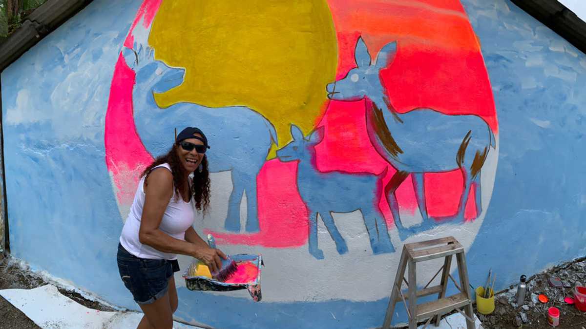 Junto a su hija Melissa, Gloria Tabares creó un colectivo que busca fomentar, a través de murales, el amor por la comunidad y por la biodiversidad del Chocó.