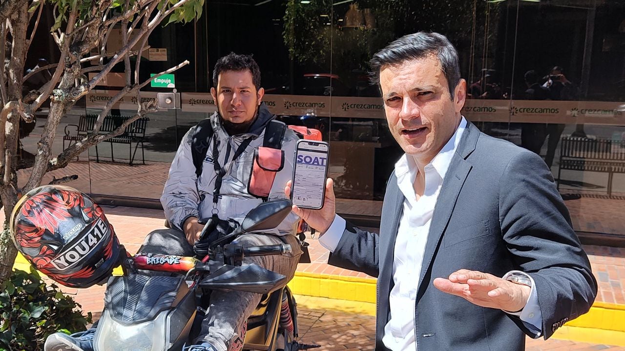 Juan Diego Alvira pregunta a motociclistas sobre el SOAT
