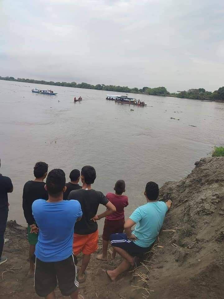 El vehículo cayó del ferry al río Magdalena