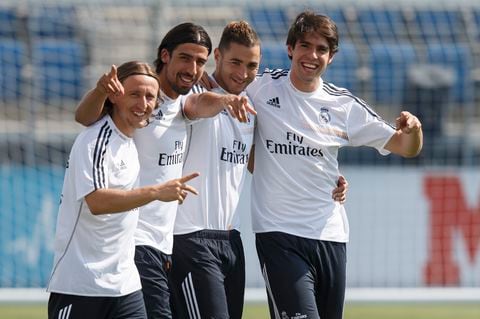 Ricardo Kaká, junto a otros jugadores del Real Madrid